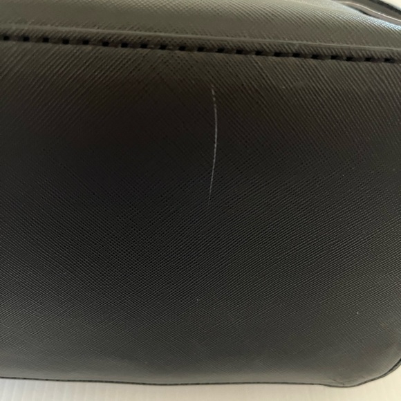 Guess Delaney Black Medium Classic Tote Bag - Picture 12 of 16